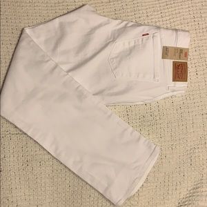 White 505 Straight Levi’s Jeans